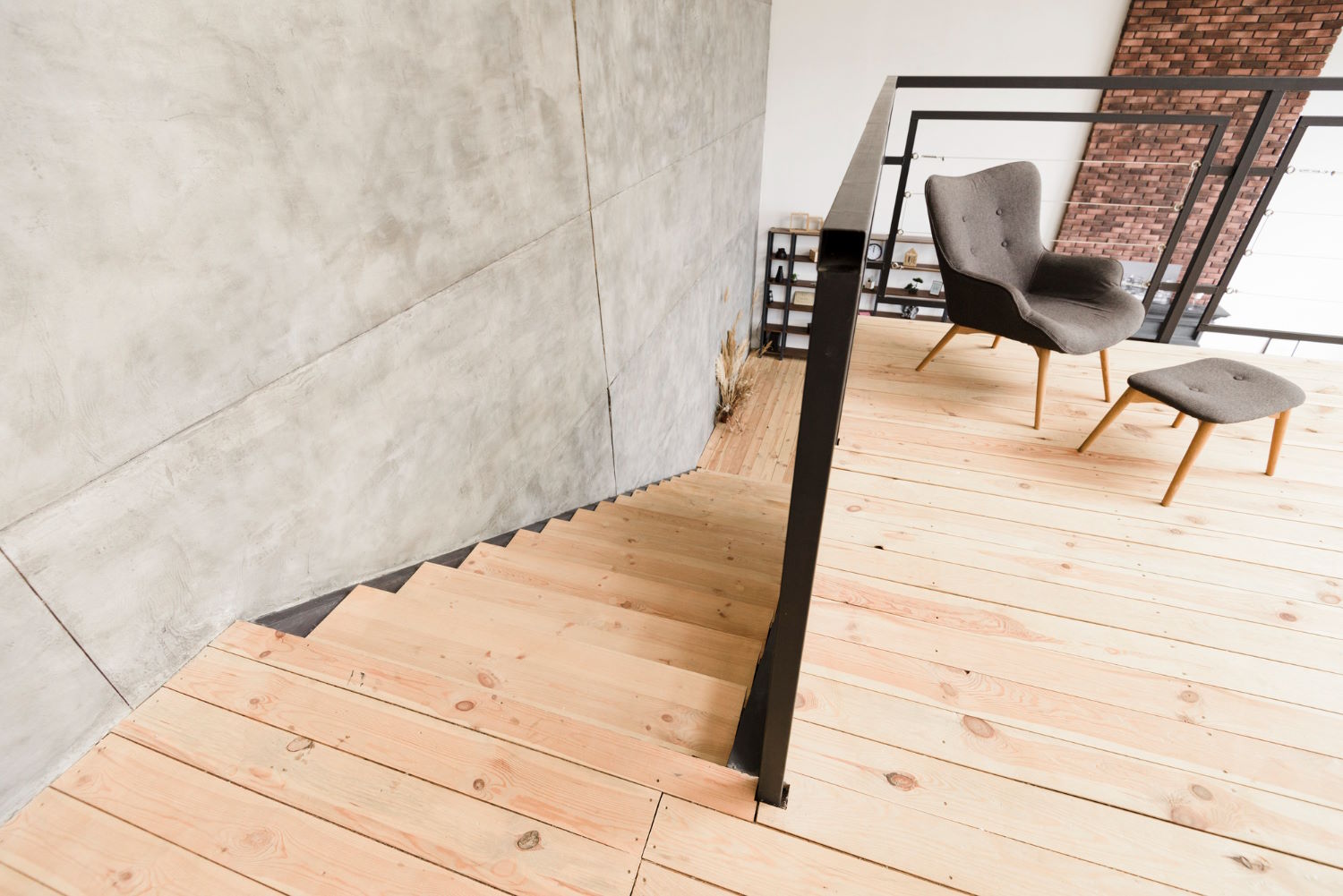 Dębowe posadzki – połączenie elegancji i trwałości w drewnianej konstrukcji podłogi
